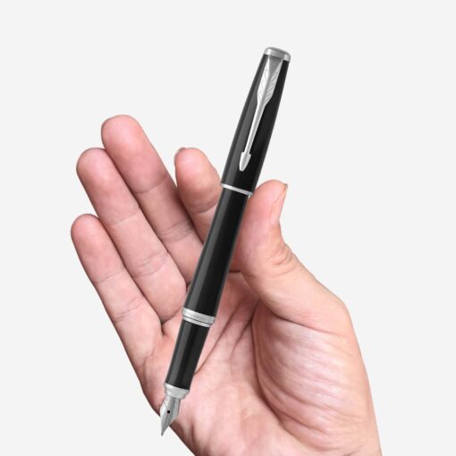Đánh giá bút máy Parker Urban 2017 Lacquer Black CT FP 1931604